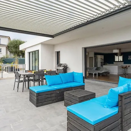 Splendid With Pool And Seaview 20 Min Away From Center - Welkeys